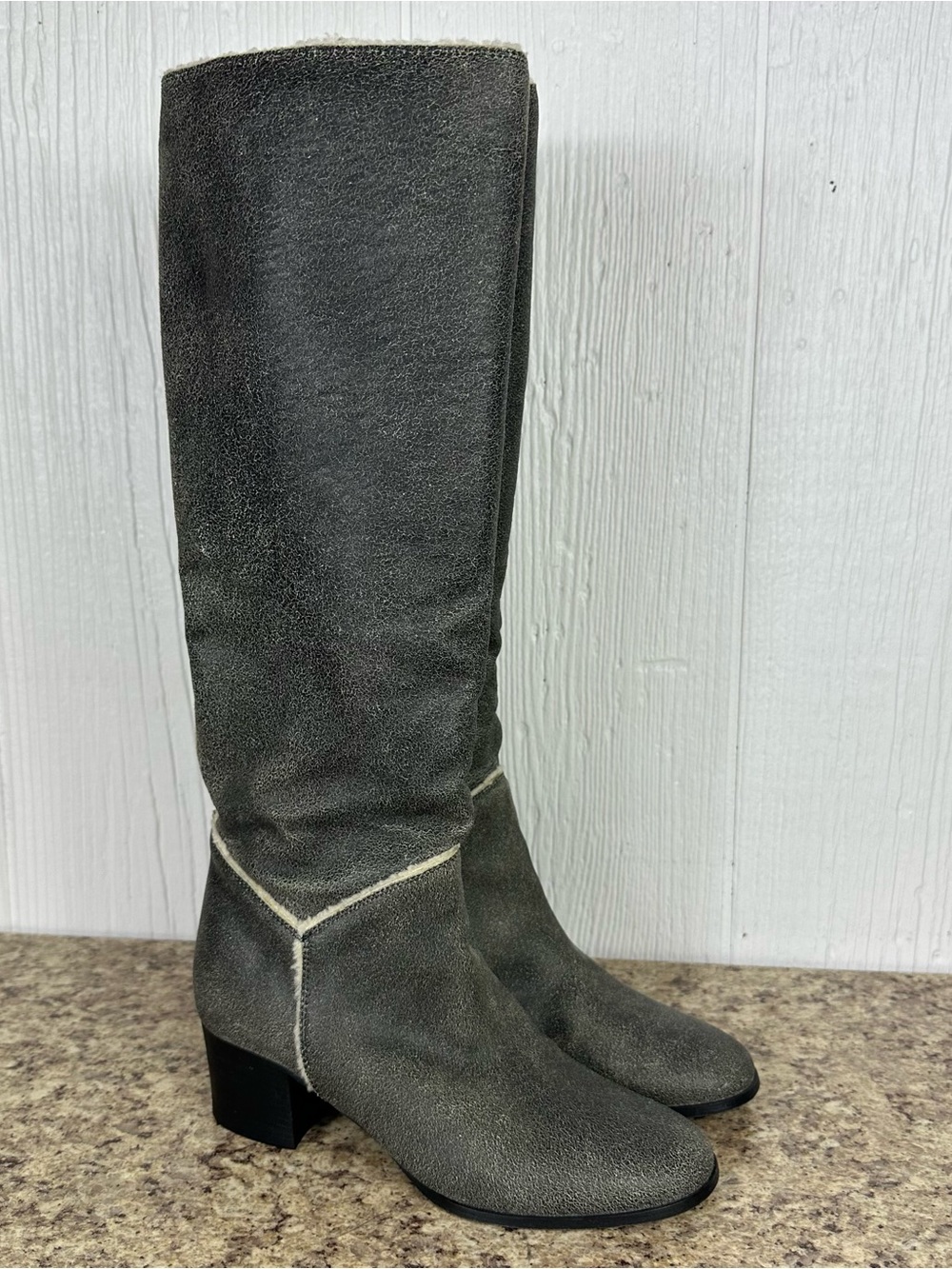 CHANEL Shearling Boots
Grey Distressed Leather 37.5 - Picture 7 of 15